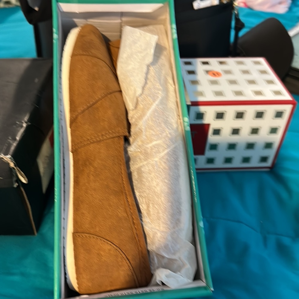 Shoes - Picture 2 of 4